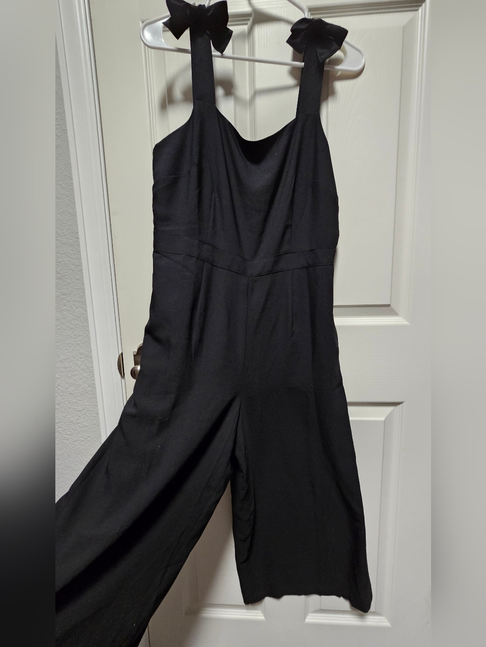 LOFT Outlet Black Wide Leg Crop Jumpsuit with Bow Straps Size 4 NWT - Picture 2 of 7